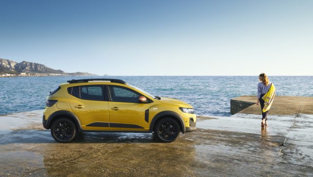 DACIA SANDERO STEPWAY III Enhanced efficiency and capability, as Sandero adopts a more responsive TCe 100 engine and Stepway Extreme gains advanced driver assistance and comfort features.